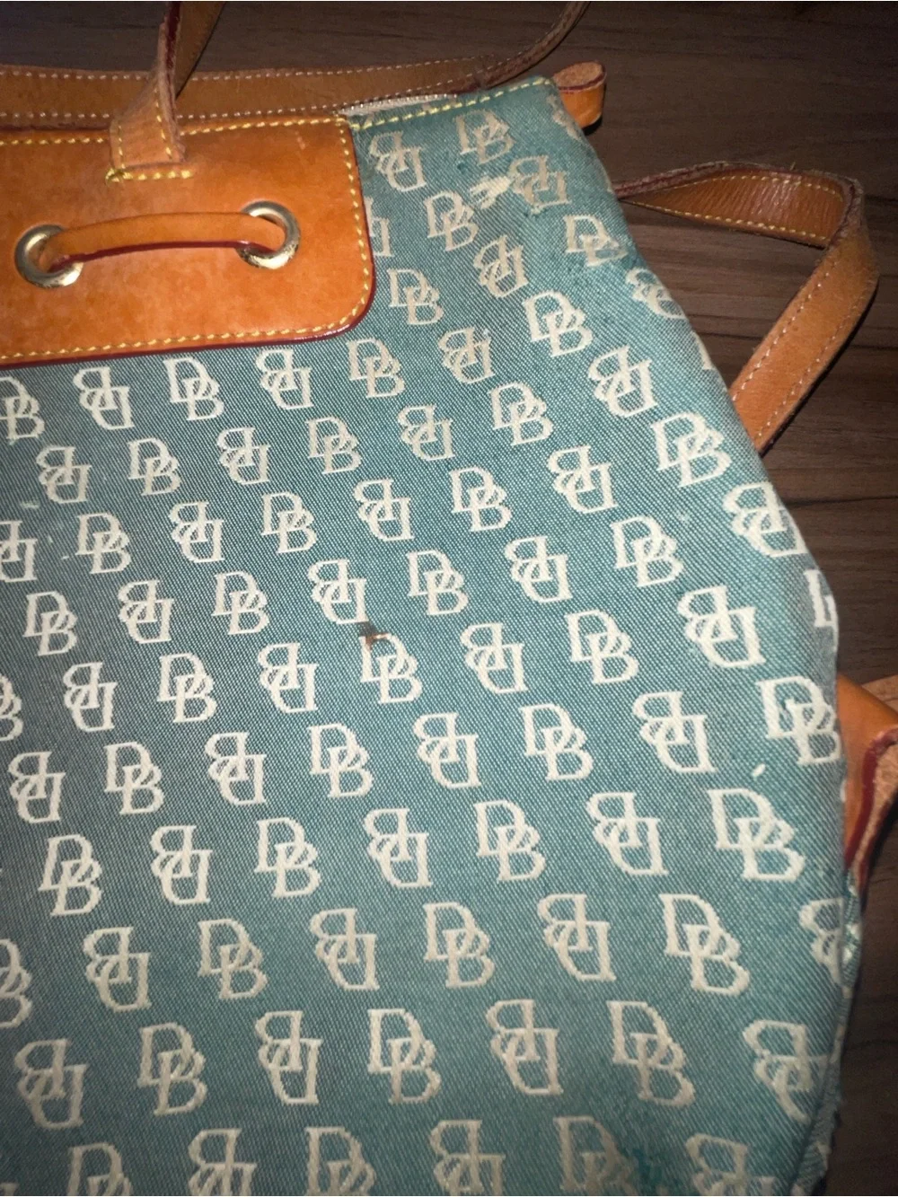Dooney & Bourke flaws shown